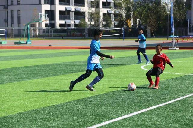 近2届世界杯“小蜘蛛”在对方半场完成318次高强度逼抢，位居第一